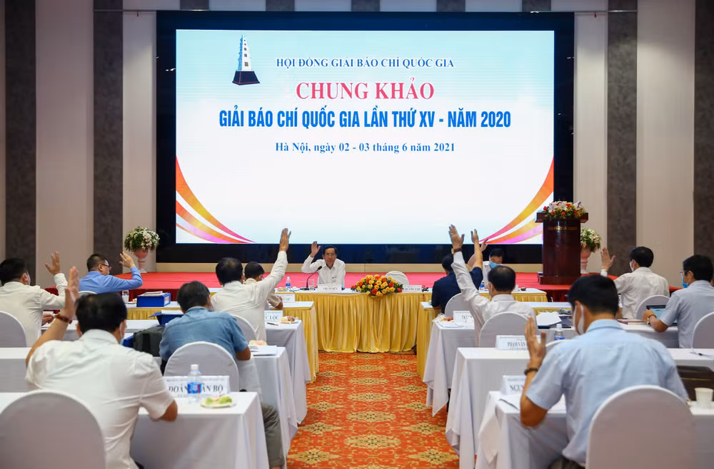 Hội đồng chung khảo đã chấm 150 tác phẩm vào chung khảo, trên tinh thần nghiêm túc, công tâm và có trách nhiệm cao. Ảnh: Sơn Hải