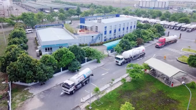 Hình ảnh xe bồn vào nhận hàng tại Trạm nạp LPG Thị Vải.