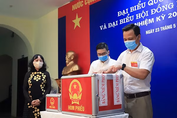 Công tác chuẩn bị bầu cử tại một đơn vị bầu cử của thành phố Hà Nội.