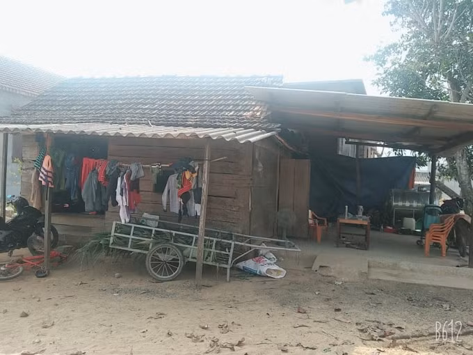 Ngồi nhà mà gia đình ông Sơn đang sinh sống sau khi bị thu hồi đất.