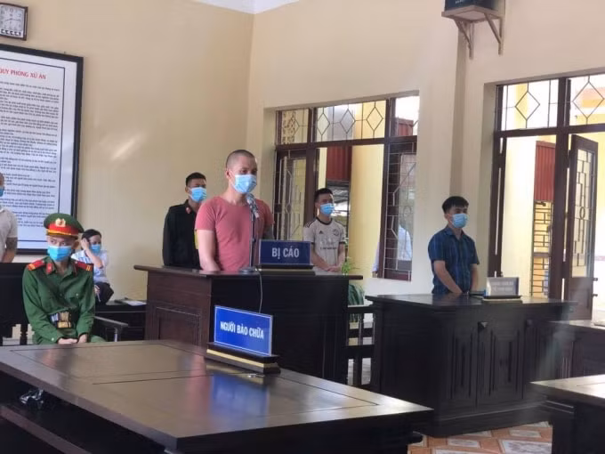 2 năm 6 tháng tù cho đối tượng chống người thi hành công vụ trong phòng chống COVID-19
