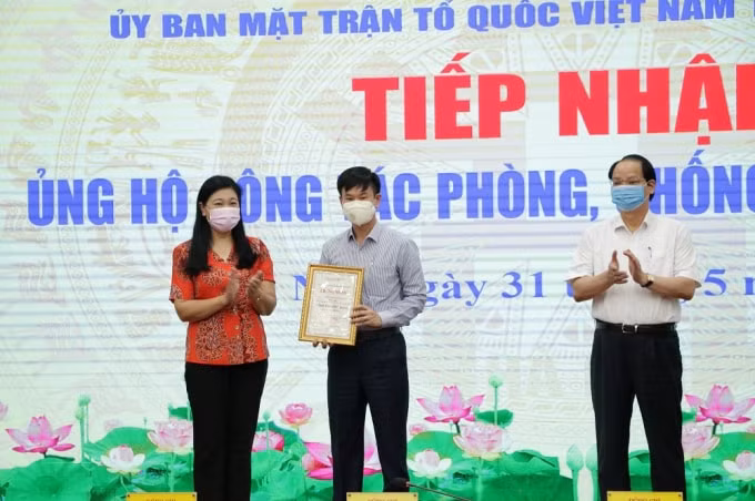 Tập đoàn Geleximco trao tặng số tiền 7 tỷ đồng cho Ủy ban MTTQ Việt Nam TP.Hà Nội.