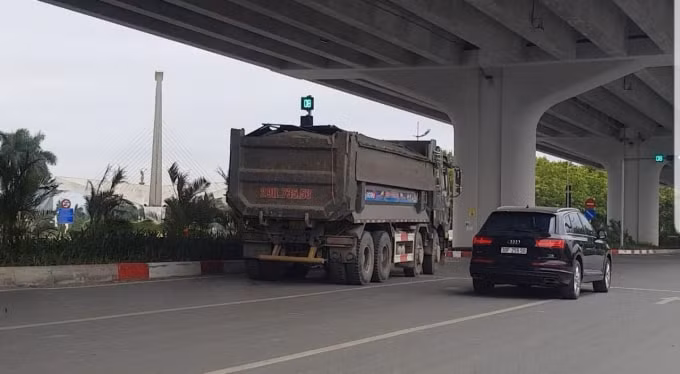 Những chiếc howo được cơi nới thành thùng một cách tinh vi