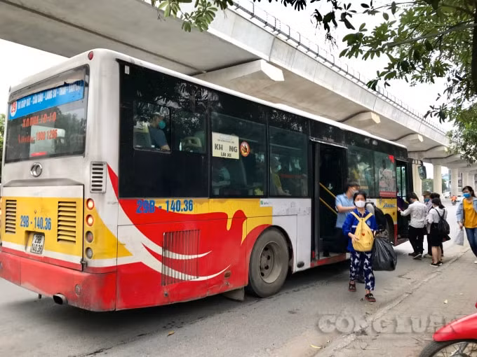Xe buýt hoạt động 100% công suất ngay sau nghỉ lễ 30/4 trên địa bàn Thành phố Hà Nội