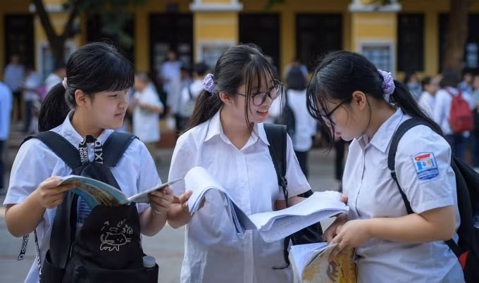 Theo đề xuất của Sở Giáo dục và Đào tạo Hà Nội thứ tự các môn thi vào lớp 10 công lập được xáo trộn tránh áp lực lớn đối với thí sinh (ảnh nguồn internet).