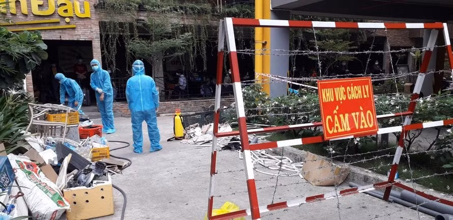 Phong tỏa một hẻm tại phường Tân Chánh Hiệp, quận 12. Ảnh: TL