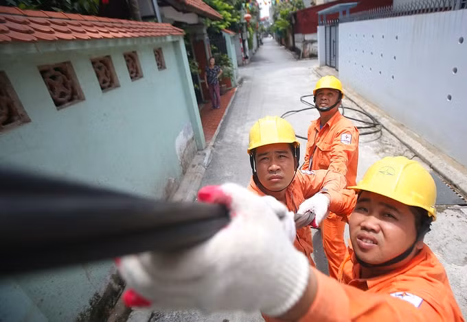 Nắng nóng gay gắt, mức tiêu thụ điện liên tục “phá đỉnh”.
