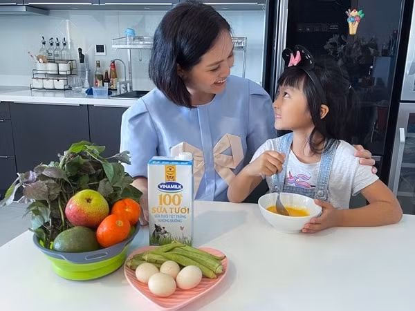 Nguồn dinh dưỡng dồi dào trong sữa tươi Vinamilk 100% hỗ trợ bé nâng cao thể trạng