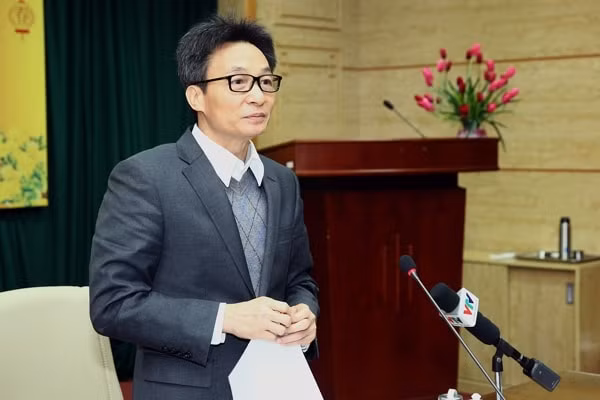 Phó Thủ tướng Vũ Đức Đam chủ trì cuộc làm việc với Ban Chỉ đạo phòng chống dịch bệnh của Bộ Y tế về công tác phòng, chống dịch viêm hô hấp cấp do virus nCorona. Ảnh: VGP