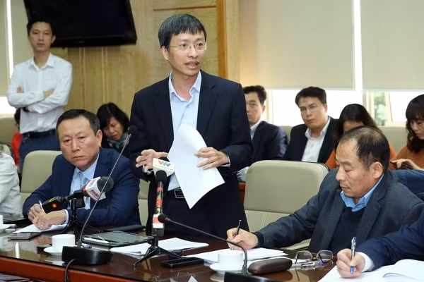 Nhiều ý kiến tại cuộc họp thống nhất nhận định tình hình dịch ở Việt Nam trong tầm kiểm soát. Ảnh: VGP