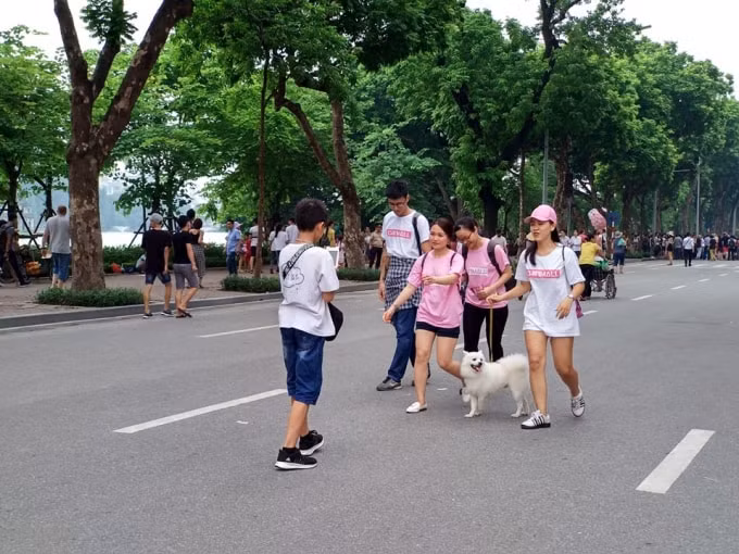 Phố đi bộ hồ Hoàn Kiếm. Ảnh: V.H