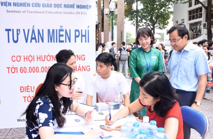 Hàng năm báo Lao động Thủ đô tổ chức Ngày hội hướng nghiệp và việc làm, góp phần giải quyết việc làm, định hướng nghề cho người lao động.