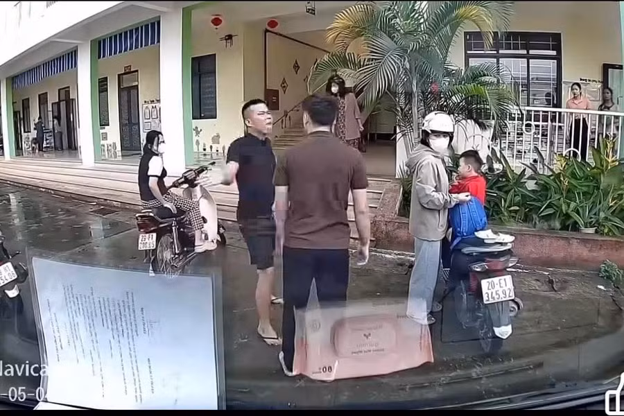 Bắc Ninh: Triệu tập người đàn ông tát tài xế giao thực phẩm ở trường mầm non