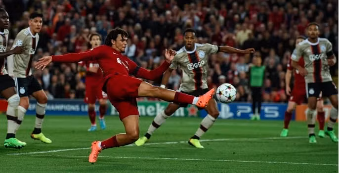 salah toa sang liverpool danh bai ajax 2 1 tai champions league hinh 4