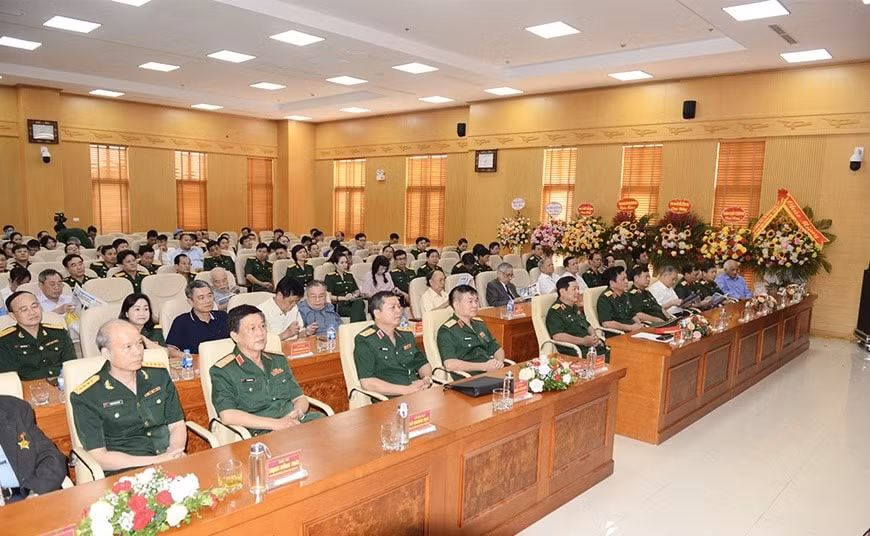 ky niem 40 nam ngay truyen thong tap chi lich su quan su hinh 1