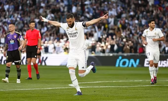 benzema ghi hat trick trong 7 phut real thang vui dap valladolid hinh 1
