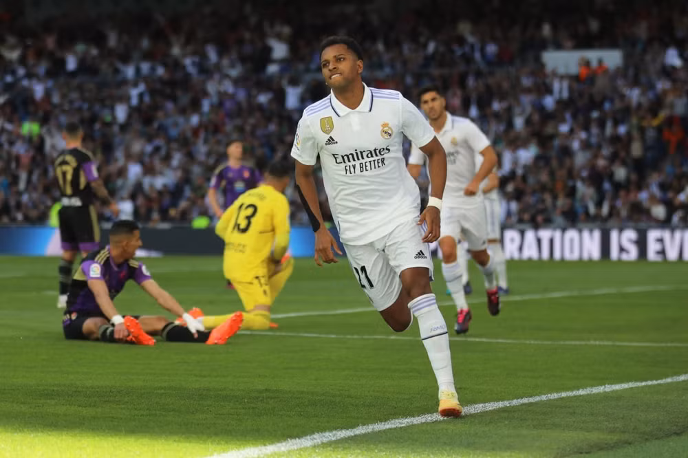 benzema ghi hat trick trong 7 phut real thang vui dap valladolid hinh 2