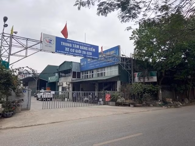 nhan tien boi tron giam doc va 5 can bo trung tam dang kiem 29 32d bi bat tam giam hinh 1
