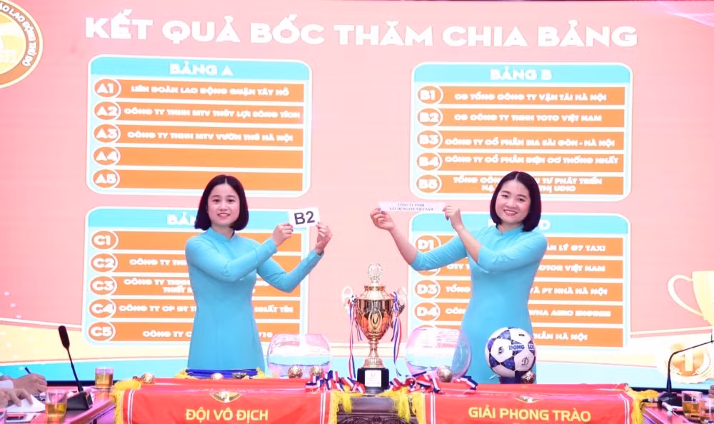 boc tham chia bang giai bong da cong nhan vien chuc lao dong cup bao lao dong thu do lan thu viii hinh 2