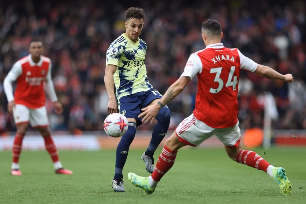 thang dam leeds arsenal tai lap khoang cach hon 8 diem voi man city hinh 3