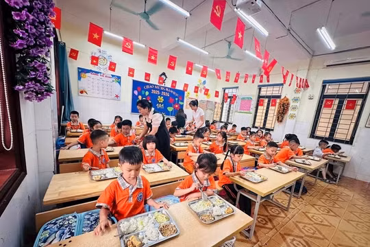 Hà Nội: Giao xã, phường trực tiếp chọn đơn vị cung cấp suất ăn bán trú trường học