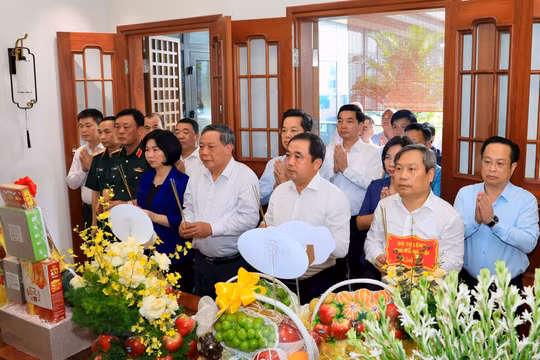 Lãnh đạo thành phố Hà Nội dâng hương tưởng nhớ cố Tổng Bí thư Nguyễn Phú Trọng 