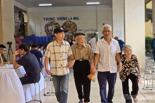 Cụ ông 99 tuổi cùng em gái 85 tuổi đi lấy mẫu ADN, khắc khoải tìm hài cốt 2 anh em liệt sĩ