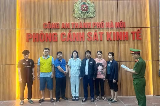Hà Nội kỷ luật 3 tổ chức Đảng vụ lợn nhiễm dịch bệnh, khai trừ 2 nguyên lãnh đạo phường nhận hối lộ