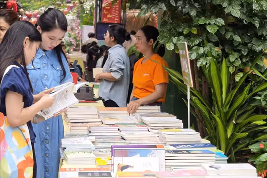 Hà Nội đặt mục tiêu ra mắt 'gia sư AI' hỗ trợ học tập vào năm 2026