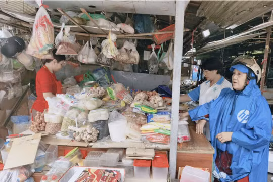 Hà Nội yêu cầu tìm địa điểm kinh doanh tạm cho gần 200 tiểu thương chợ Kim Liên