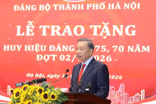 Tổng Bí thư, Chủ tịch nước Tô Lâm dự Lễ trao Huy hiệu Đảng cho các đảng viên lão thành Thủ đô