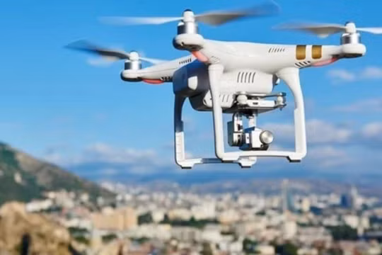 Giao Công an Hà Nội tổng rà soát, xử lý nghiêm người dùng flycam xâm nhập vùng cấm bay