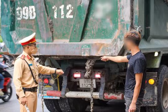 Hà Nội yêu cầu dùng camera AI 'phạt nguội' xe chở đất đá, khuyến khích người dân báo vi phạm qua iHanoi