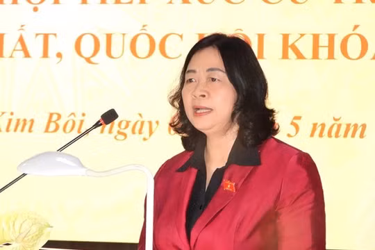 Chủ tịch Ủy ban Trung ương MTTQ Việt Nam Bùi Thị Minh Hoài tiếp xúc cử tri tại tỉnh Phú Thọ