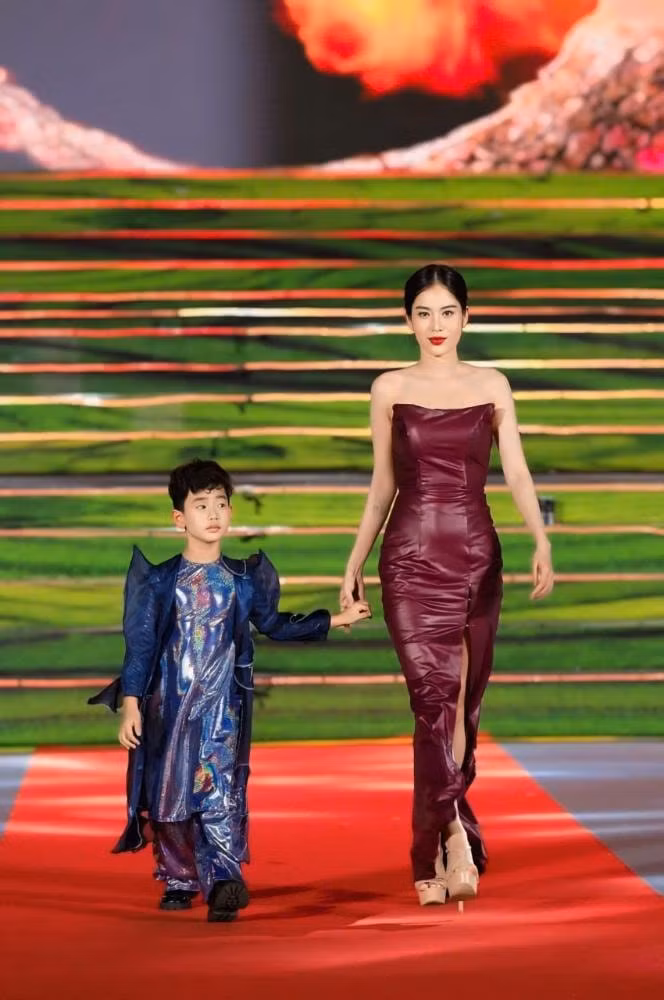bui khau minh triet nam vuong nhi dat show truoc ngay di chinh chien quoc te hinh 5