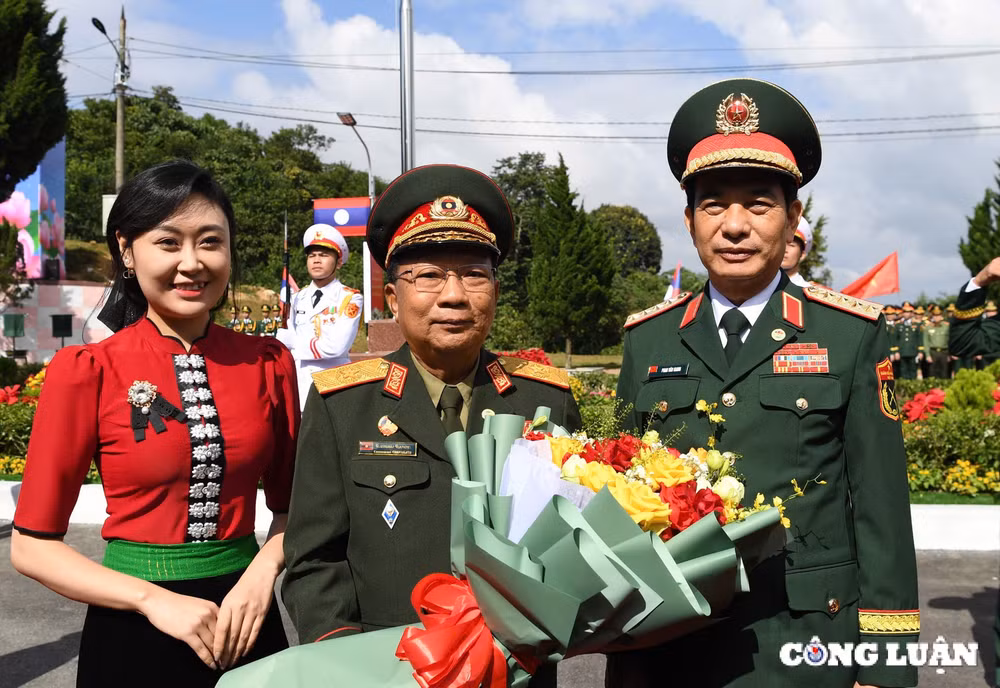 hai bo truong chu tri giao luu huu nghi quoc phong bien gioi viet nam lao lan thu hai hinh 1