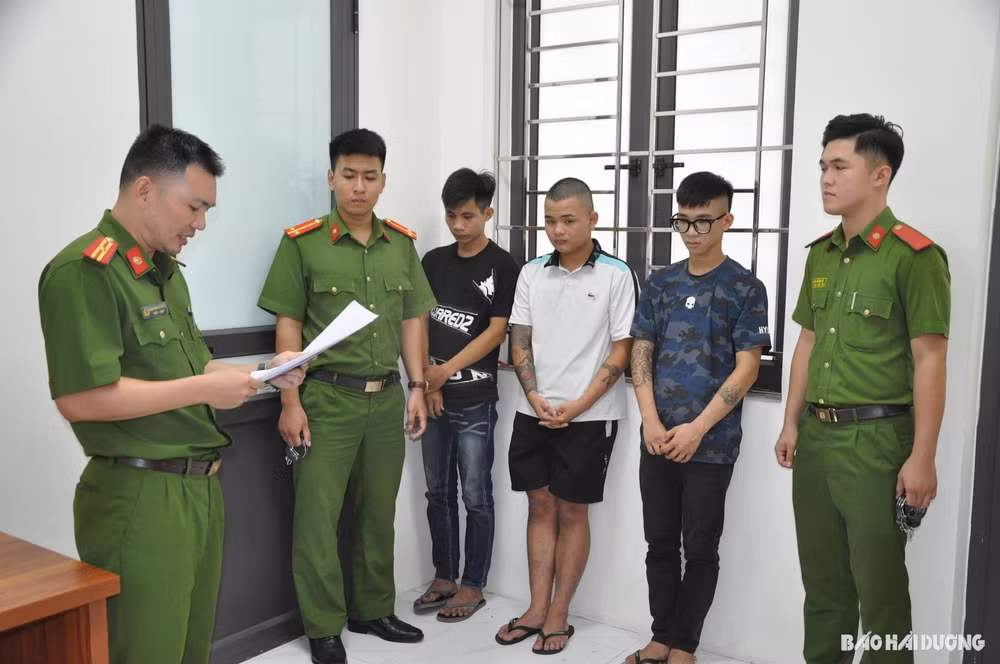 hai duong tam giam 6 doi tuong mang hung khi cuop tai san cua nguoi di duong hinh 1