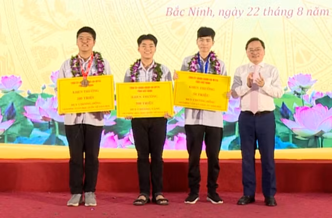 bac ninh chi gan 52 ty dong khen thuong giao vien va hoc sinh gioi hinh 1
