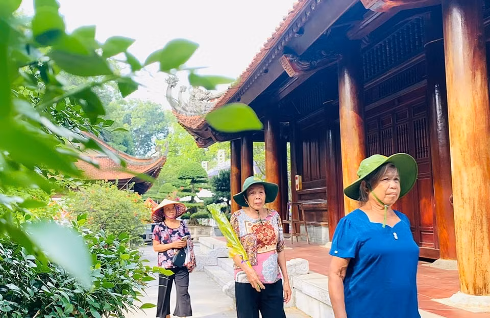 nghe an dong nguoi thanh kinh dang huong tuong niem nhan ngay gio lan thu 55 cua chu tich ho chi minh hinh 8
