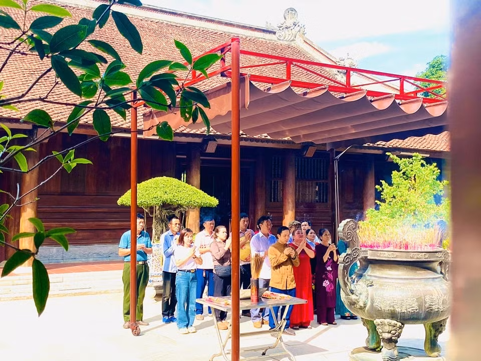nghe an dong nguoi thanh kinh dang huong tuong niem nhan ngay gio lan thu 55 cua chu tich ho chi minh hinh 6