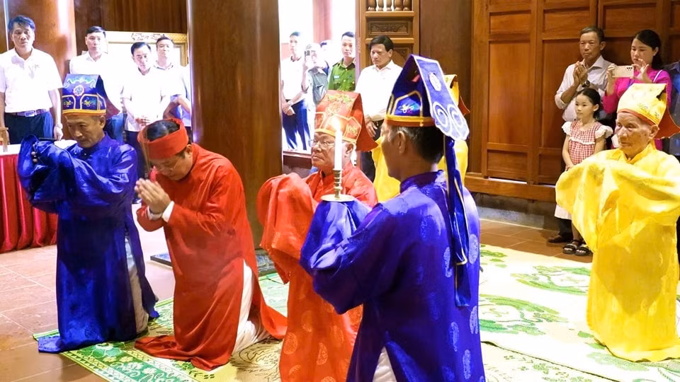nghe an dong nguoi thanh kinh dang huong tuong niem nhan ngay gio lan thu 55 cua chu tich ho chi minh hinh 2