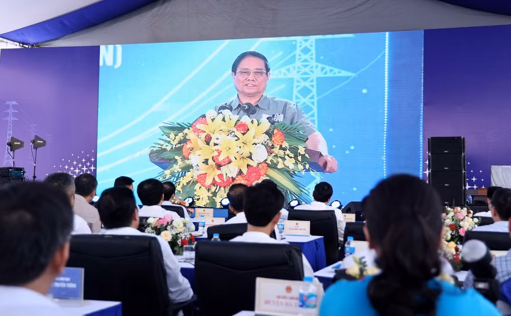 cong trinh 500 kv mach 3 the hienkhat vong tu tin ban linh gia tri con nguoi viet nam hinh 2