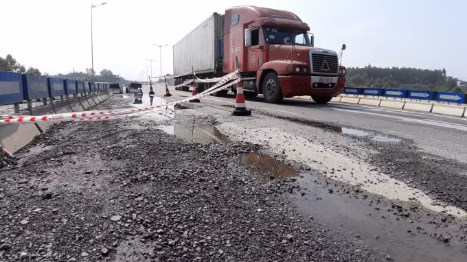 Dự án cao tốc Đà Nẵng Quảng Ngãi hư hỏng sau khi vừa nghiệm thu.