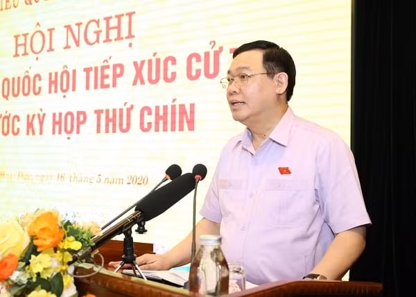 Bí thư Thành ủy Hà Nội Vương Đình Huệ phát biểu tại cuộc tiếp xúc cử tri. Ảnh: Gia Huy