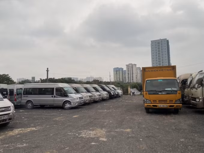 Bãi xe trên khu vực đường đôi Tân Mai cũng vi phạm quy định về an toàn phòng cháy chữa cháy.