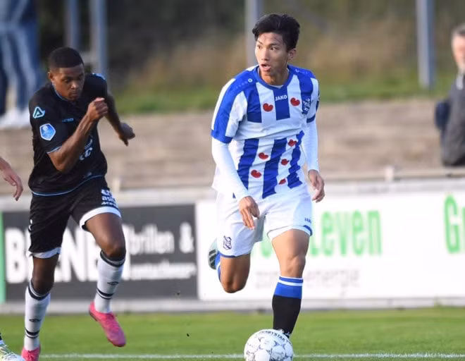 SC Heerenveen đã gửi lời đề nghị đàm phán tới câu lạc bộ Hà Nội, cơ hội để Văn Hậu tiếp tục ở lại. Ảnh: SC Heerenveen