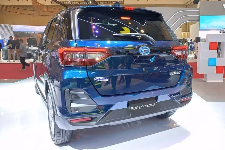 daihatsu rocky e smart hybrid ra mat ngoai hinh giong toyota raize hinh 3