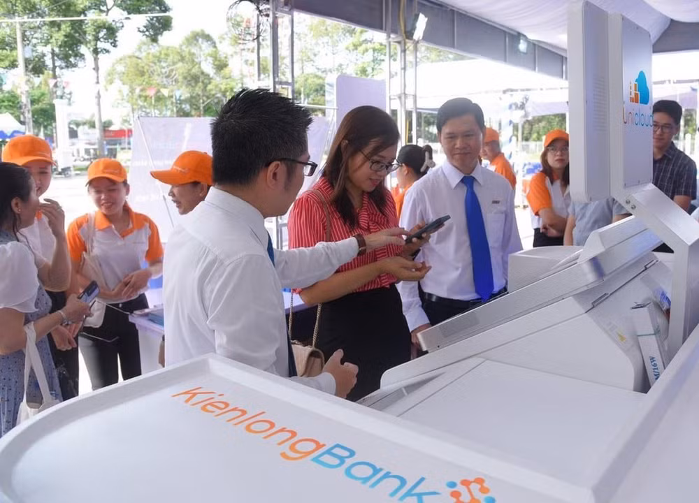 kienlongbank va unicloud hop tac trien khai lap dat 1000 may stm tai vung sau vung xa hinh 4