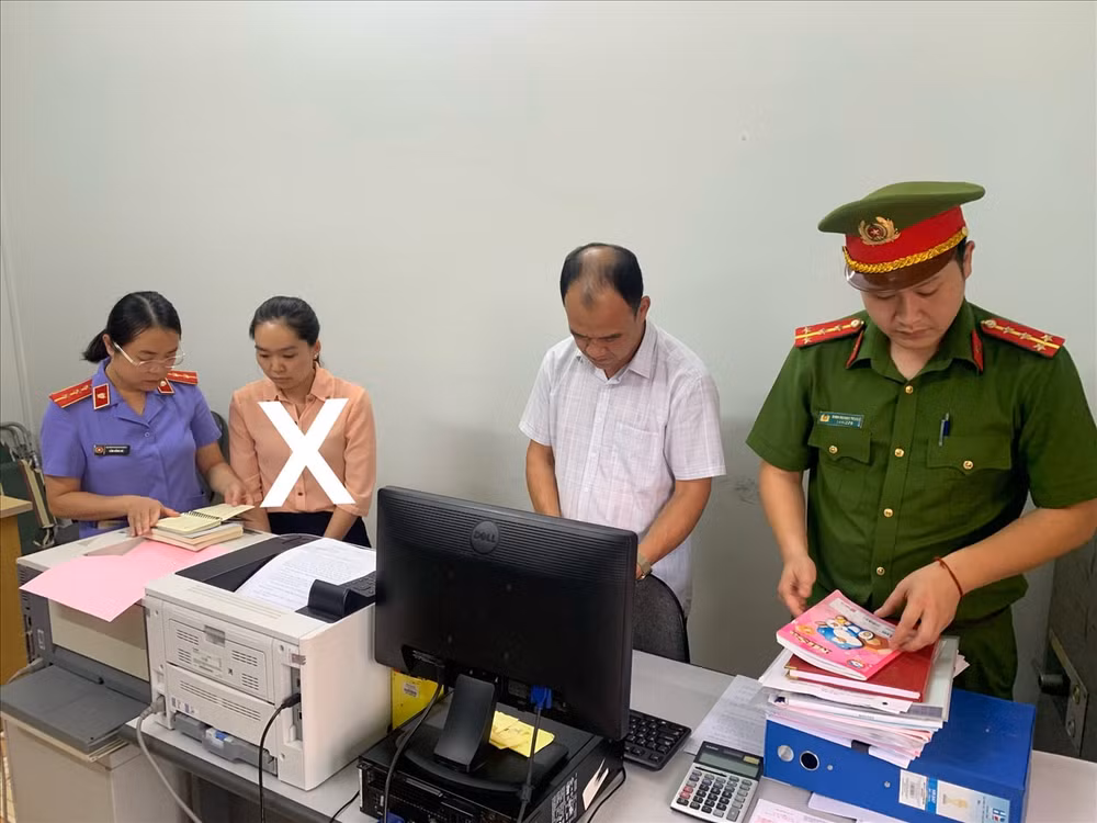 lap khong ho so thanh toan 5 can bo chi cuc du tru o son la bi khoi to hinh 2