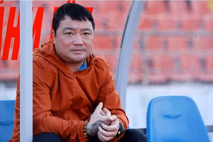 cau lac bo tphcm bat ngo moi hlv truong viet hoang dan dat hinh 2